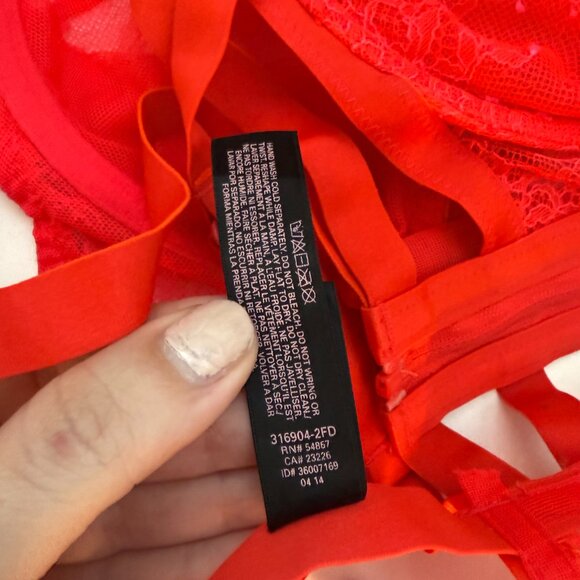 NWOT Victoria’s Secret Very Sexy Lace Strappy Bra 36DD Red Push Up Underwire - Picture 11 of 11